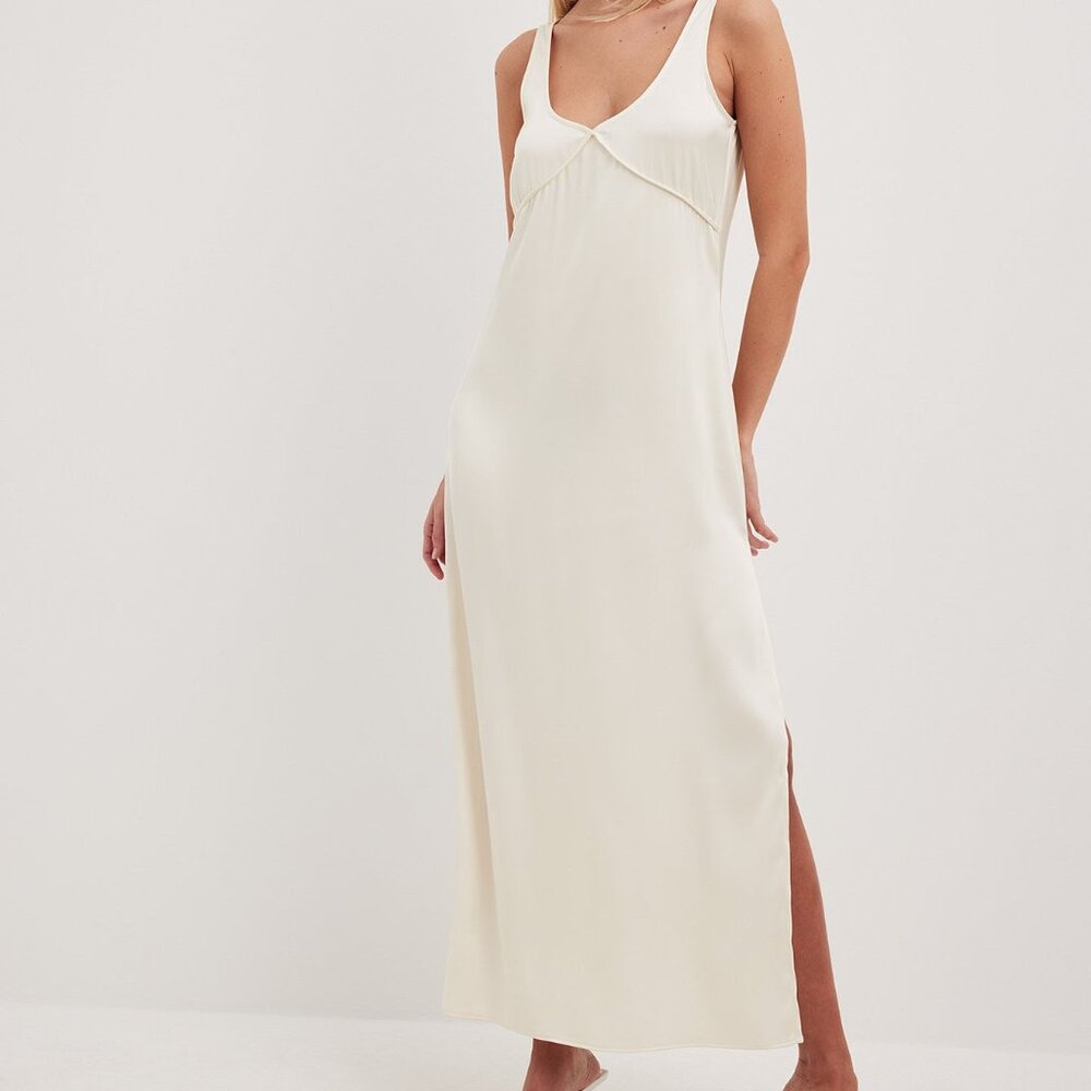 Carla Ginola x NA-KD Satin Slit Detail Maxi Dress